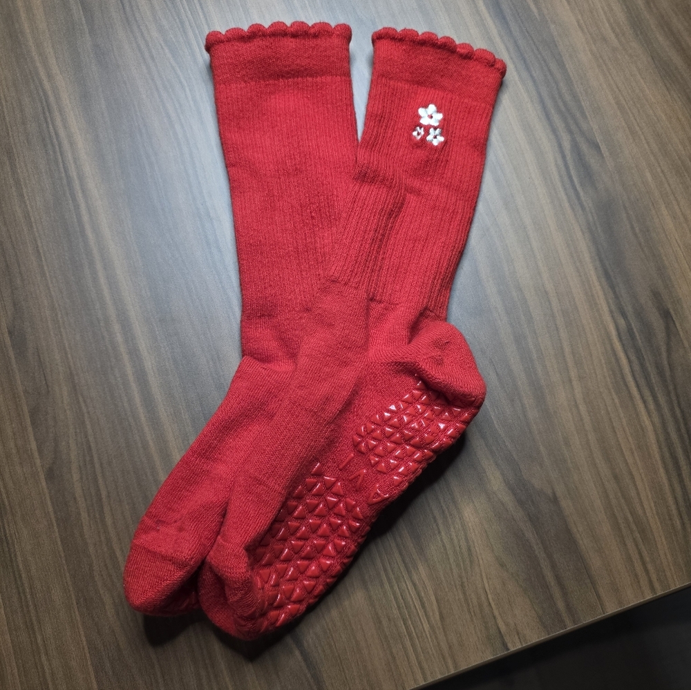 Tavi Crew Length Grip Socks Size S (6-8)